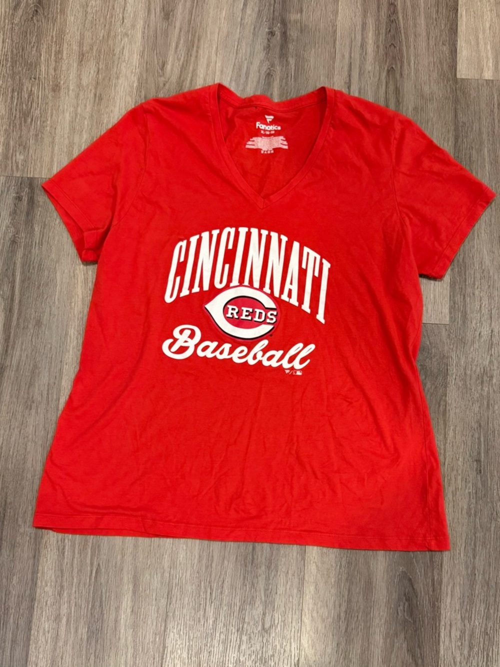 Cincinnati Reds Women's Fanatics Victory T-Shirt